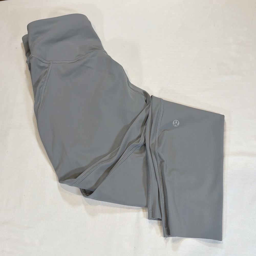 Lululemon Womens Size 6 Gray High‎ Rise 7/8 Leggings 26" Inseam Hidden Pocket